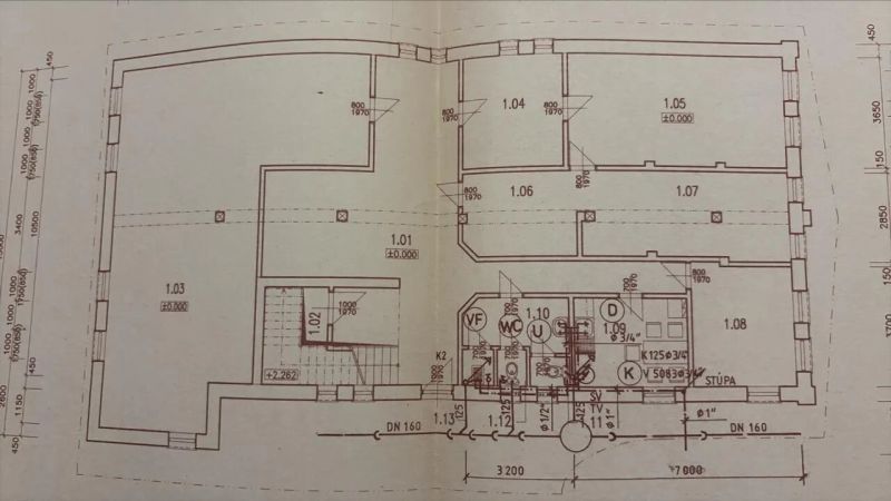 I Dom s wellness, bazénom a hotovým biznis potenciálom - Pôdorys Rodinného domu v Hrubom Šúre so zobrazenými miestnosťami a technickými detailmi.