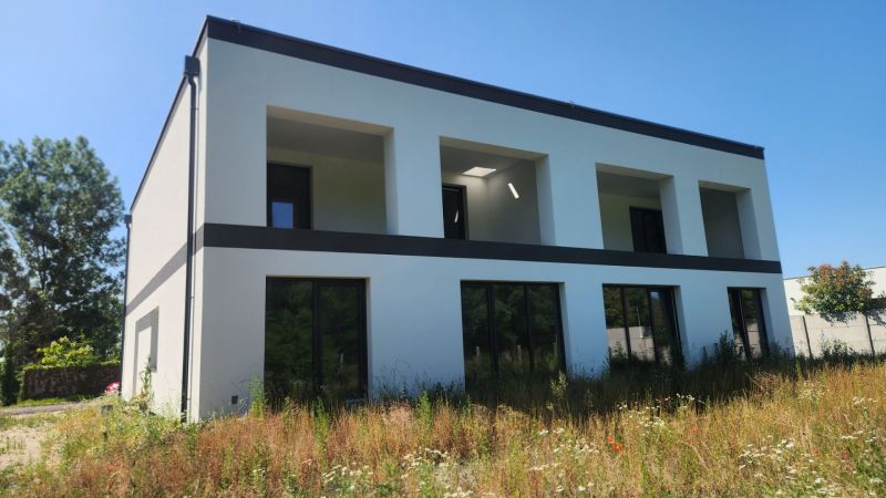 I Predaj 5-i mezonetu s vlastným pozemkom - 5 a viac izbový byt v dvojpodlažnej budove s minimalistickou architektúrou, Dunajský Klátov.