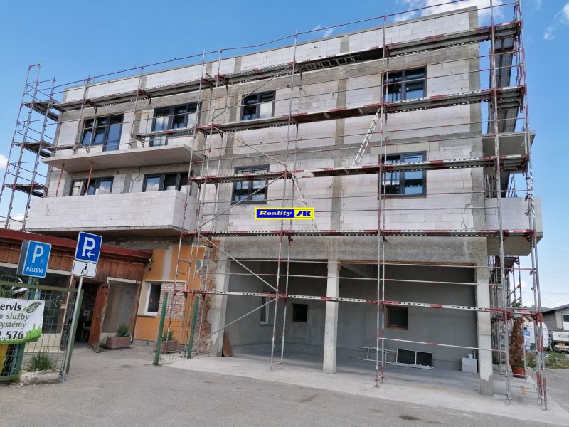 REZERVOVAÝ 3 izbový na predaj Tomčany, 136 m2 poschodie 3 terasa 59 m2 - Budova vo výstavbe na ulici Tomčany v Martine, vhodná pre 3-izbový byt.