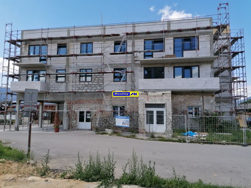 REZERVOVAÝ 3 izbový na predaj Tomčany, 136 m2 poschodie 3 terasa 59 m2 - Budova v rekonštrukcii na ulici Tomčany v Martine pre 3-izbové byty.