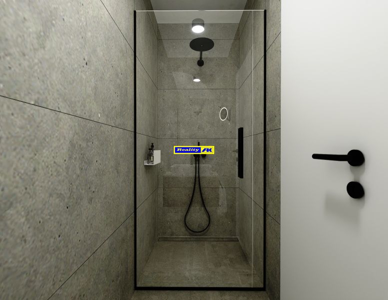 REZERVOVAÝ 3 izbový na predaj Tomčany, 136 m2 poschodie 3 terasa 59 m2 - Sprchový kút s tmavými obkladmi a elegantným čiernym vybavením v 3-izbovom byte.