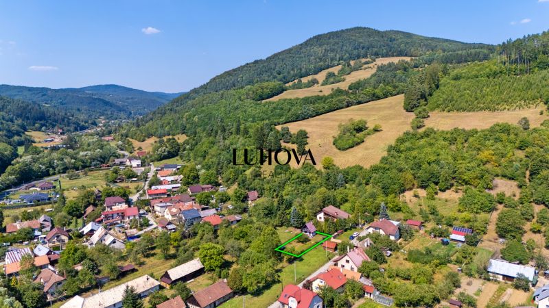 Rekreačná chata s krásnym pozemkom a potenciálom výstavby domu - Letecký pohľad na Lazy pod Makytou, Dubkovú, obklopenú malebnou prírodou a kopcami.