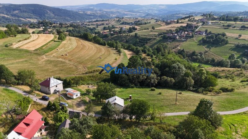 Rodinný dom po čiastočnej rekonštrukcii v Hriňovských Lazoch - Krajina v Hriňovej na ulici Pivnička 430 s rodinným domom a rozsiahlou prírodou.