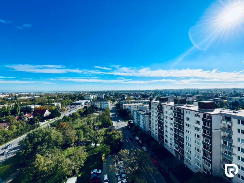 | Exkluzívny 2-izbový byt v Perle Ružinova | 49 ㎡ | Ružinove - Výhľad na sídlisko a hlavné ulice v Bratislava - Ružinov na Mierovej ulici.