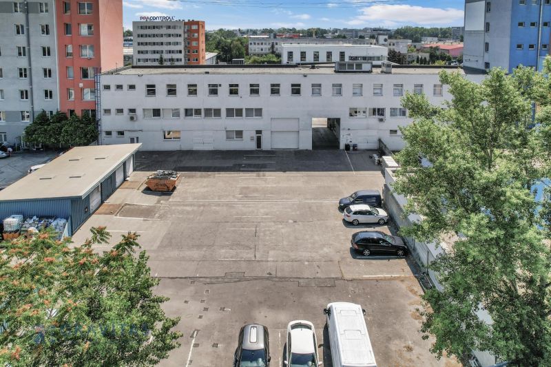 Kancelárie na PRENÁJOM | Vajnorská | TOP lokalita - Exteriér kancelárie na Vajnorskej v Bratislave s parkoviskom a okolím.