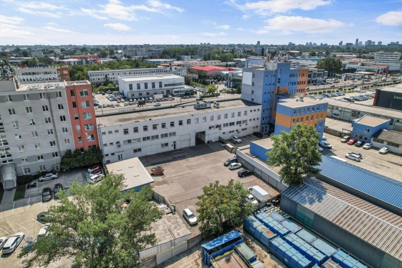 Kancelárie na PRENÁJOM | Vajnorská | TOP lokalita - Kancelárie na Vajnorskej ulici v Bratislave s výhľadom na mestskú panorámu.