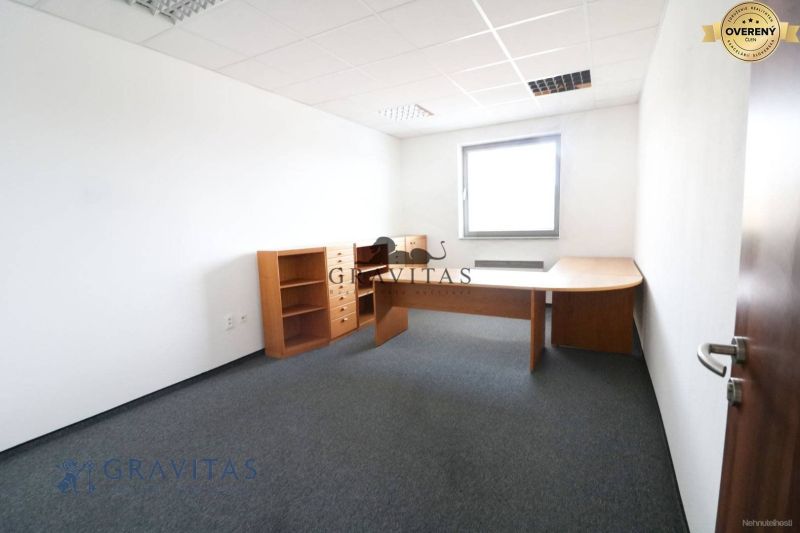 Samostatná kancelária 19,16 m2 - Lamačská cesta - Kancelárie ponúkajú svetlý priestor s dreveným nábytkom na ulici Lamačská cesta.