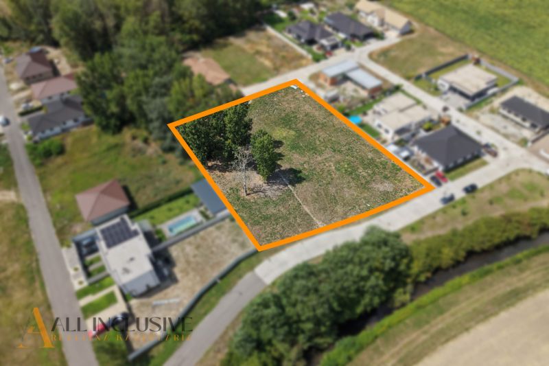 Na predaj staveb.pozemok (779, 142 m²), Dunajský Klátov