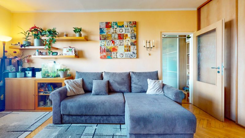 Svetlý 2i byt s drevenou podlahou | Štrkovec | 52 m² | 2 balkóny