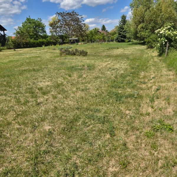 Predaj pozemku na bývanie, Povoda, Povoda, Dunajská Streda - Pokojná záhrada v Povode na ulici Povoda, ideálna pre Pozemky - bývanie.
