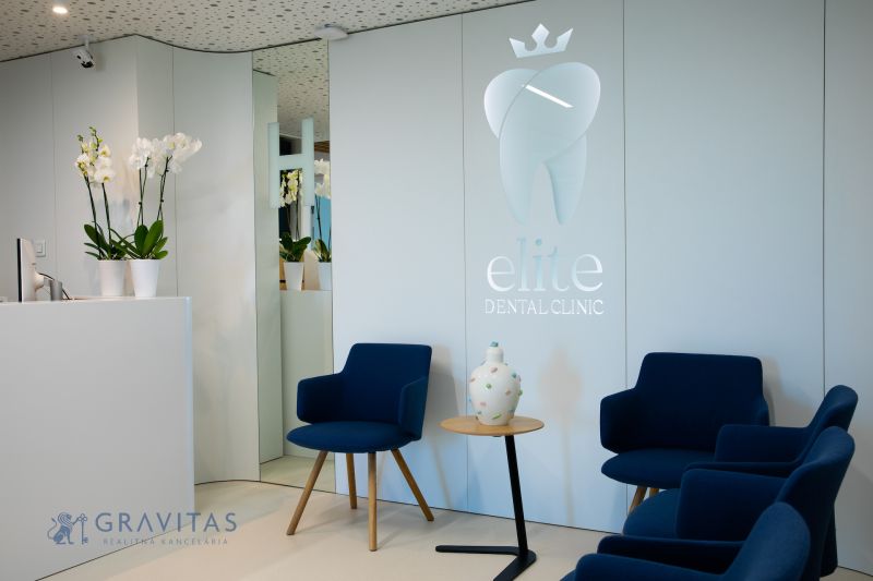 Kompletne zariadená zubná ambulancia, Záhorská Bystrica - Na ulici Kunovská sú elegantné obchodné priestory zubnej kliniky s pohodlným sedením.