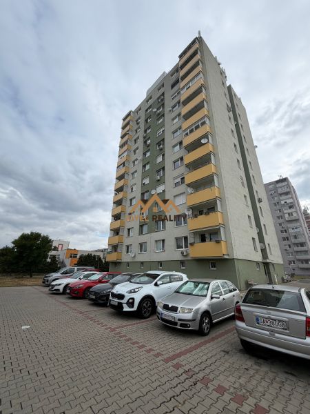 Veľký 3-izbový byt v centre Galanty s balkónom – skvelá lokalita