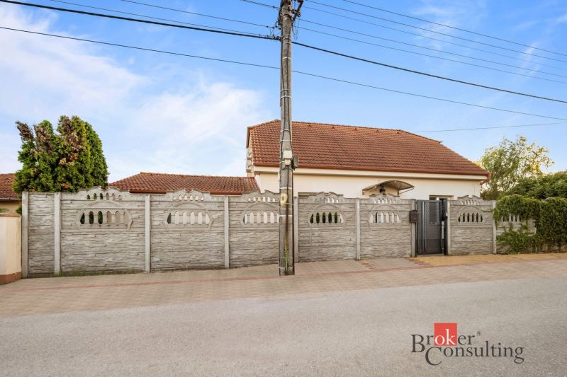 Rodinný dom štvorizbový s veľkorysým zázemím | 190 m² |