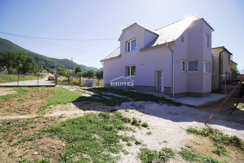 Exkluzívne na predaj kompletne zrekonštruovaný rodinný dom, Turie