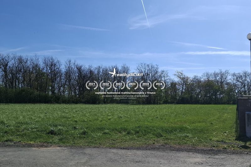 Stavebný pozemok 1212m² v obci Šelpice - Krásny zelený pozemok na bývanie v Šelpiciach na ulici Slnečná, ideálny na výstavbu.