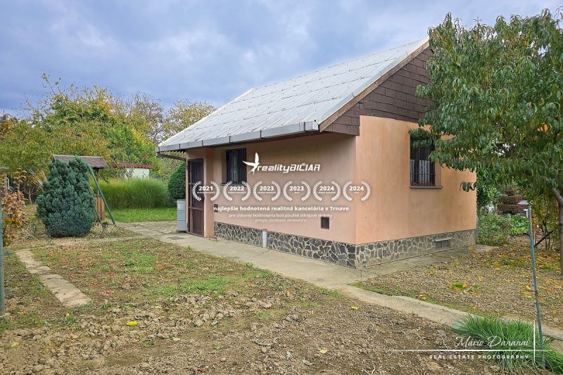 ZNÍŽENÁ CENA záhradná chatka v Šali za strelnicou - Záhradná chatka s upraveným dvorom v tichom prostredí.