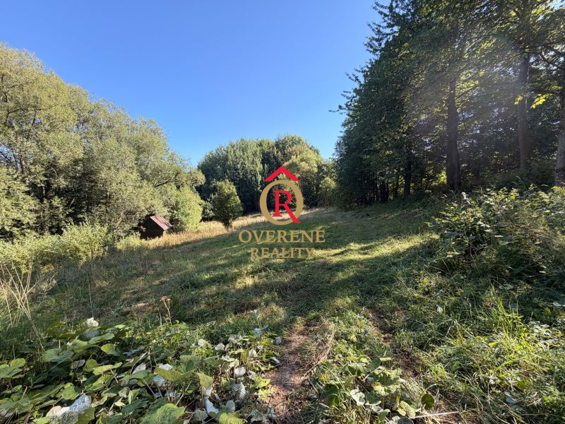 Vysnívané bývanie v prírode – stavebný pozemok 1 009 m², Králiky