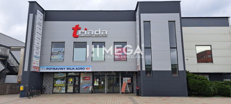 NA PRENÁJOM - kancelária v OC triada v meste Humenné - Obchodné centrum s kanceláriami na Námestí slobody v Humennom.