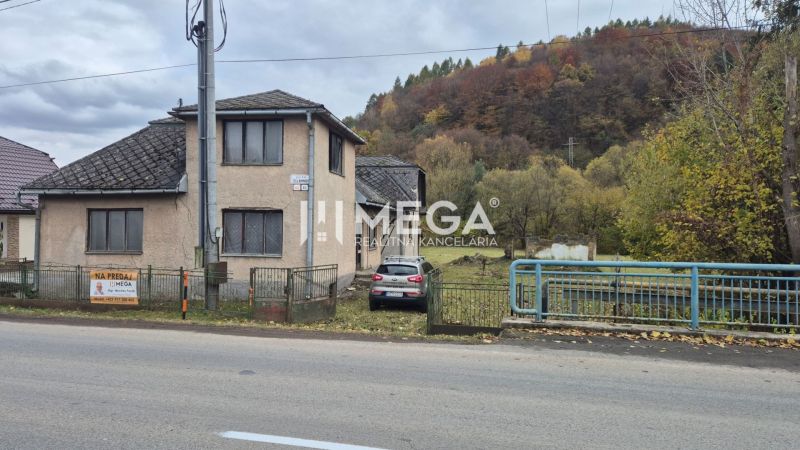 PREDAJ POZEMKU so starším domom v STAKČÍNE - Dom na predaj na Československej armády v Stakčíne, obklopený prírodou. Pozemky - bývanie.