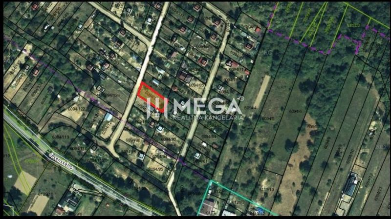 Záhrada na predaj – 365 m², Pichoňka, Snina - Mapa parciel v Záhradách Snina so zvýrazneným pozemkom a okolím na Jesenského ulici.