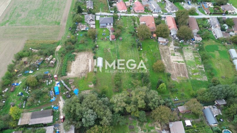 NA PREDAJ stavebný pozemok, Veľká Ida - Gomboš, KE - okolie - Letecký pohľad na pozemky - bývanie vo Veľkej Ide, Gomboši so záhradami a domami.