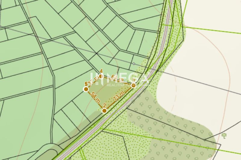 NA PREDAJ: Pozemok 3 000 m² LORINČÍK INVESTIČNÝ POTENCIÁL - Mapa poľnohospodárskych a lesných pozemkov v oblasti Košice II s vyznačenými rozmermi.
