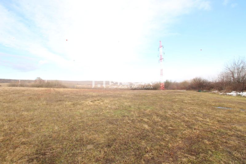 NA PREDAJ: Pozemok 3 000 m² LORINČÍK INVESTIČNÝ POTENCIÁL - Voľný pozemok v Košiciach II využitý ako poľnohospodárske a lesné pozemky s vysielačkou.