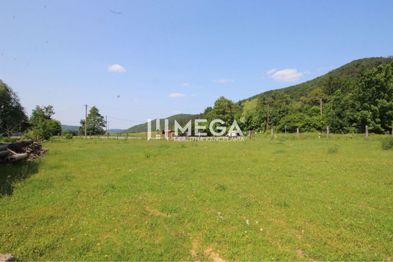 SUPER ZĽAVA PREDAJ POZEMKU V OBCI PTIČIE - iba 7km od mesta - Zeleň a kopcovitý horizont ideálny pre Pozemky - bývanie v Ptičom.