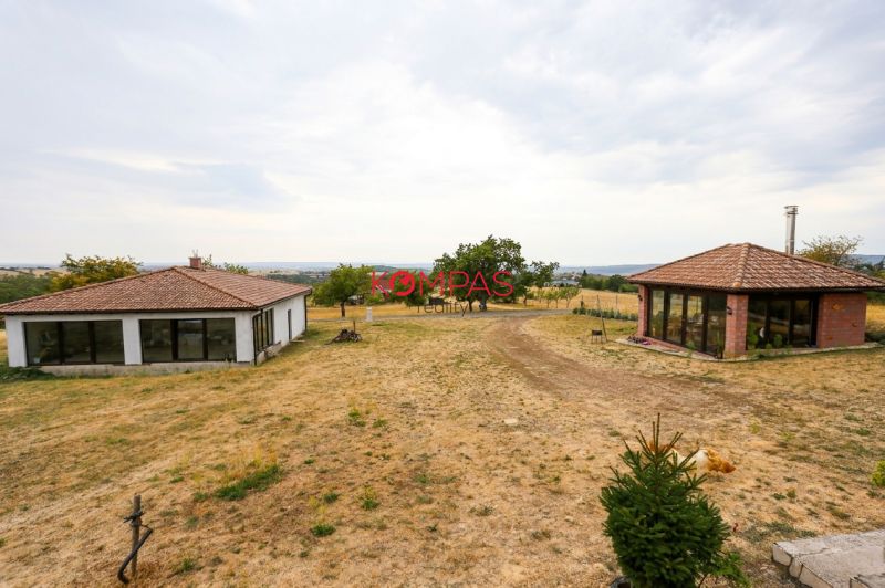 LUXUSNÝ RODINNÝ DOM V NADŠTANDARDNOM PREVEDENÍ S VEĽKÝM POZEMKOM
