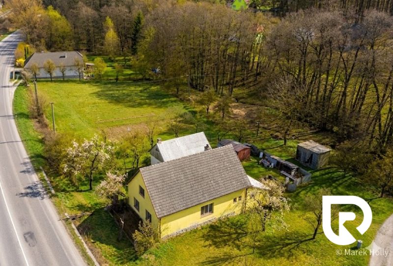 IBA U NÁS! Pozemok 5 912 m2 s RD, Mníchova Lehota