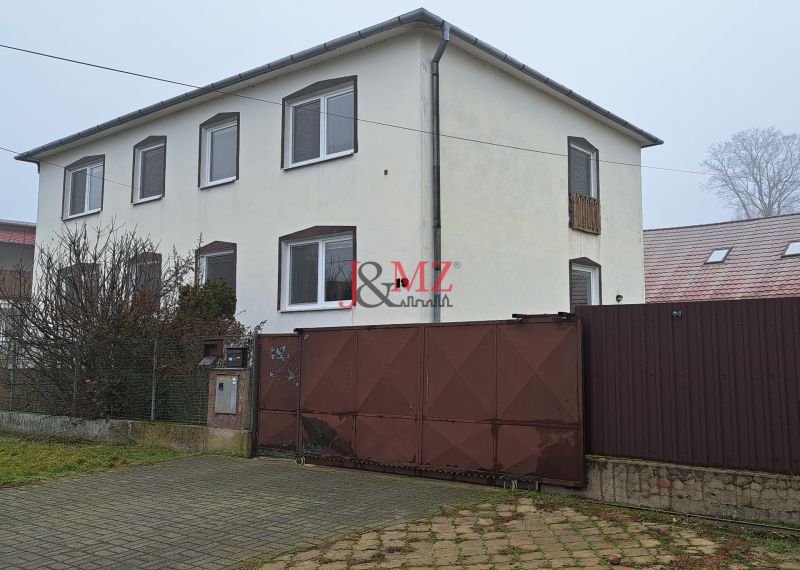 Rodinný dom, 4 bytové jednotky, Kalná nad Hronom (SM-900)