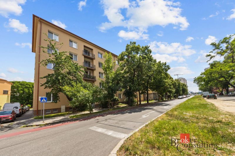 Priestranný 2-izbový byt s lodžiou v atraktívnej lokalite Nivy – Košic