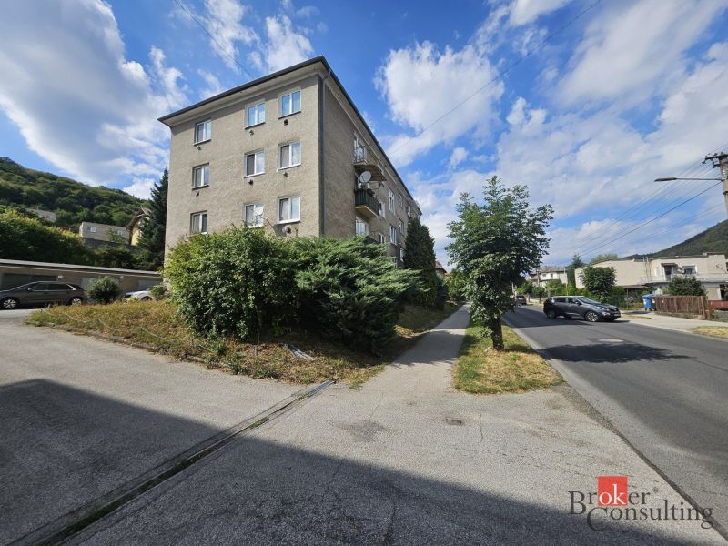 KOMPLETNE ZREKONŠTRUOVANÝ 2-IZBOVÝ BYT S BALKÓNOM – NOVÁ BAŇA
