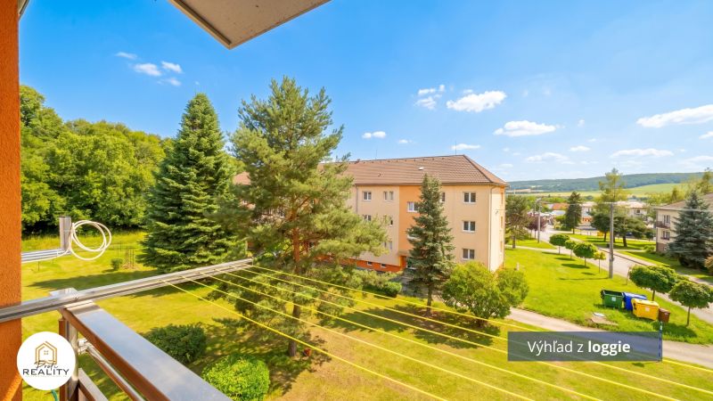 PREDAJ | 2-izb. byt 59 m² + loggia | Š. Michaľany - Výhľad z loggie 2-izbového bytu v Šarišských Michaľanoch na ulici Pod lesíkom.