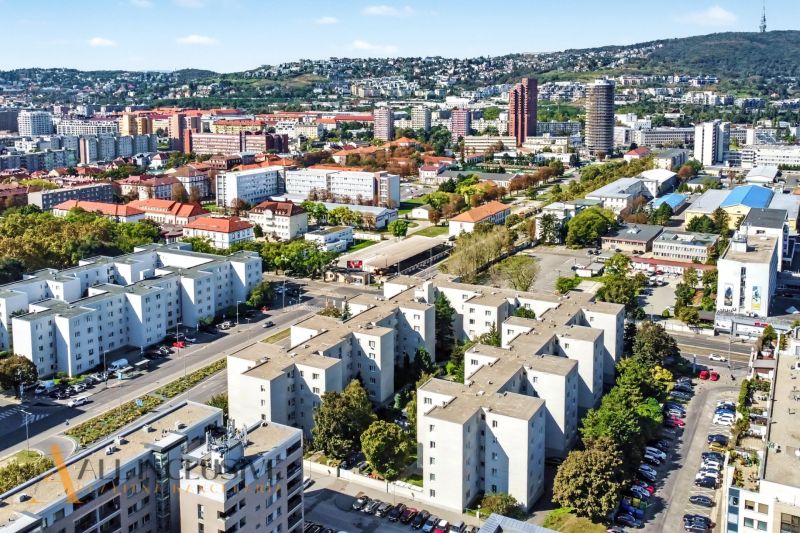 2 - IZBOVÝ BYT | BRATISLAVA III | VAJNORSKÁ  - Letecký pohľad na obytné bloky pri Vajnorskej v Bratislave - Novom Meste.