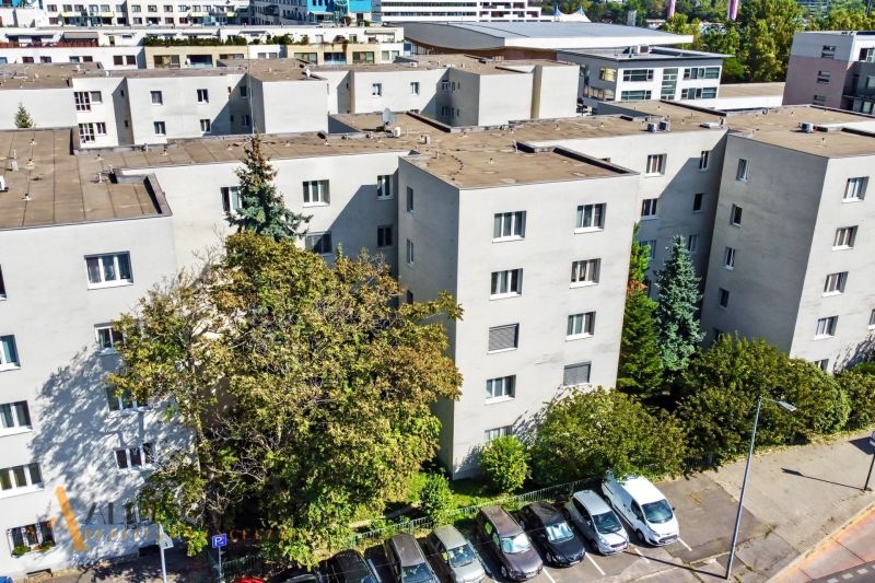2 - IZBOVÝ BYT | BRATISLAVA III | VAJNORSKÁ  - Súbor obytných budov obklopených zeleňou na Vajnorskej ulici v Bratislave - Novom Meste.