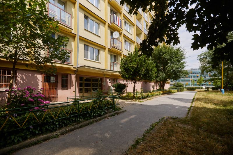 PREDAJ,3-IZBOVÝ BYT,KOMPLETNÁ REKONŠTRUKCIA,BOŽENY NEMCOVEJ-SEVER-KE - Bytový dom na ulici Boženy Němcovej v Košiciach - mestskej časti Sever.