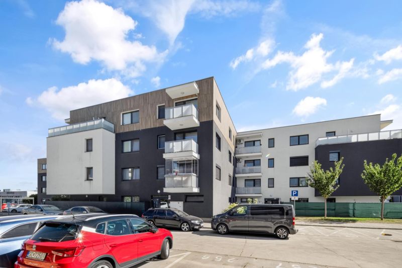 Predaj 2-izbový byt GREEN VILLAGE, loggia, parkovanie, Dunajská Lužná - Bytový dom na Orechovej ulici v Dunajskej Lužnej s parkoviskom.