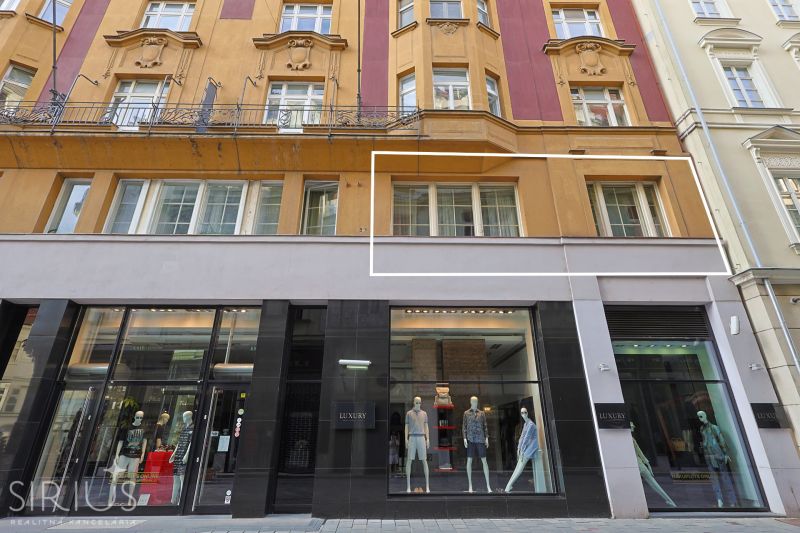 LAURINSKÁ, 2i byt, 68m² – REPREZENTATÍVNE bývanie v historickom CENTRE - Obchodné priestory na Laurinskej ulici v Bratislave - Staré Mesto s obchodnou výkladom.
