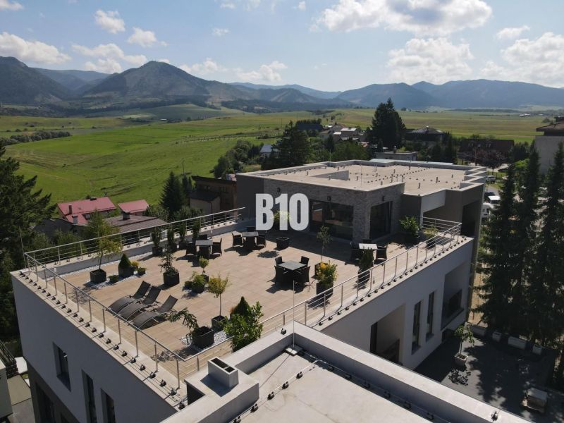 Relax Residence - Apartmán so zariadením - Strešná terasa s výhľadom na hory v Rajeckých Tepliciach na M. R. Štefánika.
