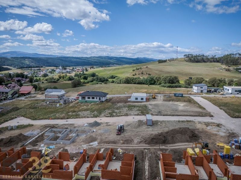 Moderná novostavba rodinného domu v obci Hôrka - Logo realitnej kancelárie RK38 s označením 