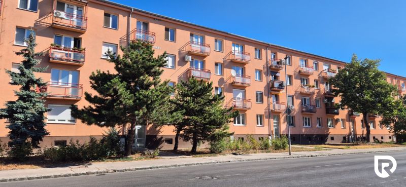 3,5-izb. byt 82 m2 | Drieňová ul.Štrkovec | komplet rek. - Bytový blok s balkónmi na Drieňovej ulici v Bratislave - Ružinove.