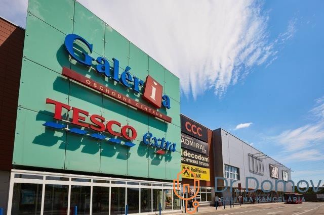 NA PREDAJ ŠTÝLOVÝ A VEĽKÝ 3-IZBOVÝ BYT, KOMPLETNÁ REK., LAMAČ - BA - Obchodné centrum na Studenohorskej ulici v Bratislave - Lamači s obchodmi Tesco a CCC.