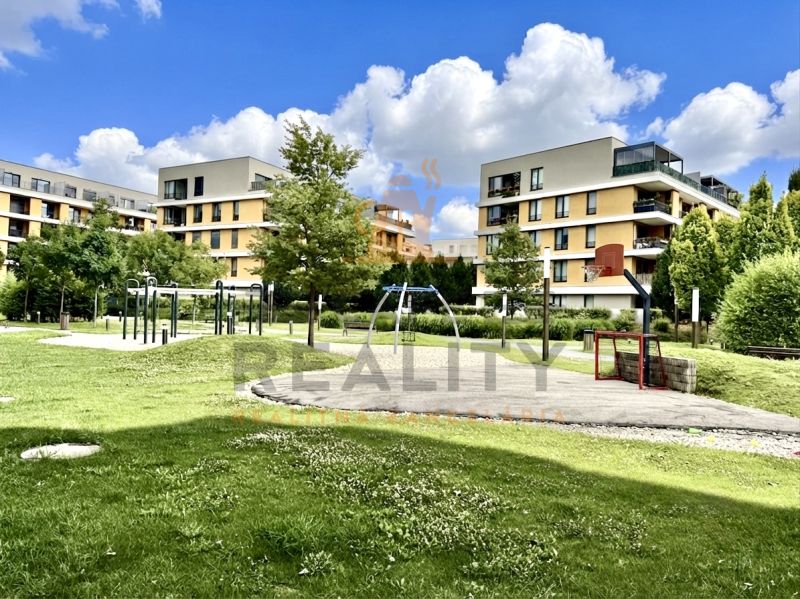 Na predaj, 3 izbový byt 71 m2, s loggiou, Bratislava, Nový Ružinov - Sústava moderných bytových domov obklopených parkom na Bajkalskej v Bratislave - Ružinove.