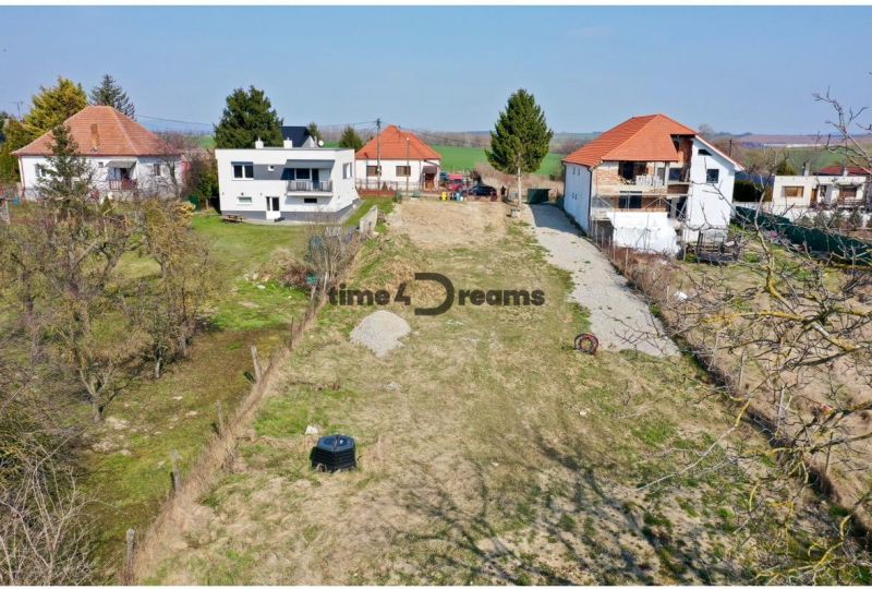 NA PREDAJ Pozemok Zbehy - Andač - Pozemky - bývanie v Andači obklopené rodinnými domami a zeleňou.