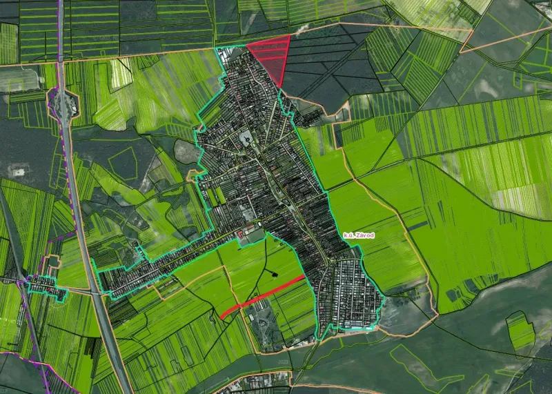 Závod – 630 m2 ORNÁ PÔDA a LESY v pozemkových úpravách - Letecký pohľad na Poľnohospodárske a lesné pozemky v Závode so spevnenými cestami.