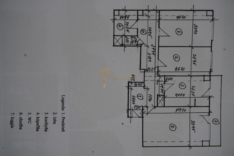 3-izb. byt, Nobelova ul., Nové Mesto, balkón, 5.p./7 - Pôdorys 3-izbového bytu so značeniami: predsieň, izby, kuchyňa, kúpeľňa, WC, chodba, loggia.