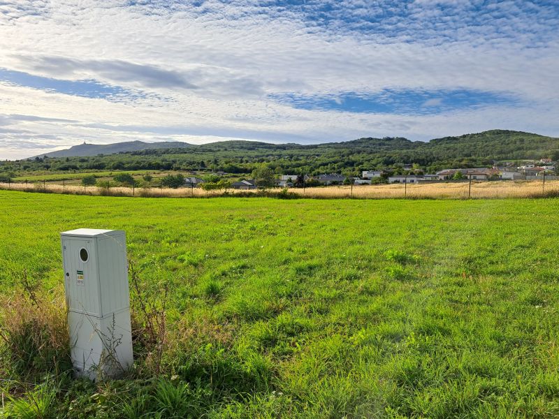 Stavebný pozemok 673 m2 v Štitároch s výhľadom na Zobor i Žibricu - Zeleň a výhľad na hory v Štitároch, vhodné pre Pozemky - bývanie.