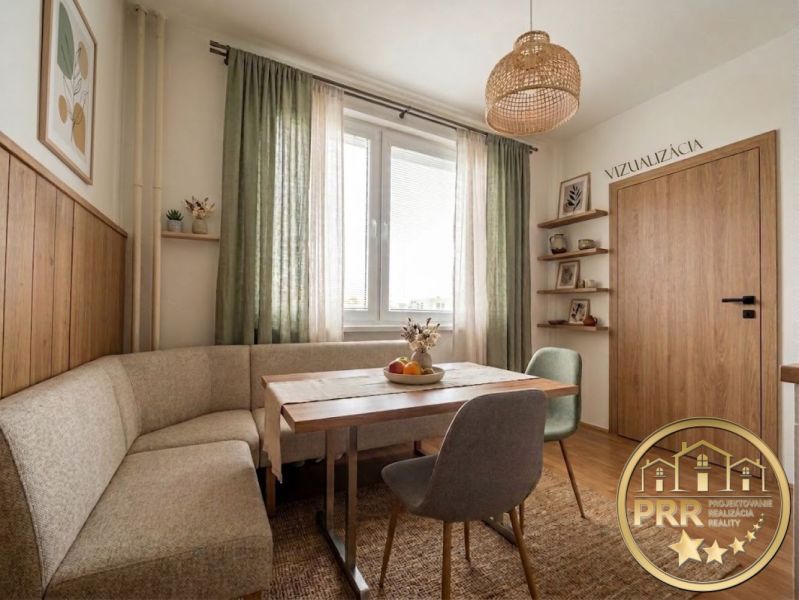 PREDAJ ! 2-iz.byt 68m2 vrátane balkóna a pivnice, Stred-Bánovce n/B. - Jedálenský kút s rohovou lavicou a stolom v 2-izbovom byte, interiér s dekorom dreva.