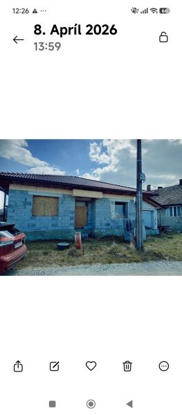 Príbovce -rodinný dom /Bungalov/ Hrubá stavba - Rodinný dom na ulici Ku kostolu v Príbovciach je vo výstavbe.